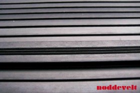 rubber-latten-oploop-mat-paardentrailer-noddevelt (4)